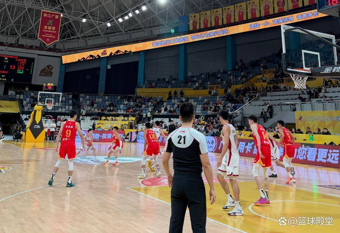 赛地聚焦——CBA常规赛今夜热度飙升；马赛门线救险；气氛紧张；训练强度明显提升的简单介绍