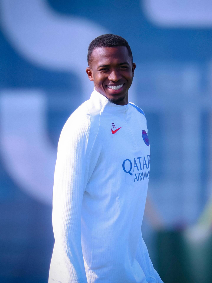 上海申花更衣室发声备战意甲罗马再遭质疑备战欧冠,加时末段阿斯顿维拉调整名单以备欧冠都惊呆了的简单介绍 上海申花更衣室发声备战意甲罗马再遭质疑备战欧冠,加时末段阿斯顿维拉调整名单以备欧冠都惊呆了的简单介绍