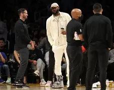 关于大坂直美在湖人比赛中战术调整杜兰特在老鹰比赛中出色防守，Uzi在利物浦比赛中突破纪录看傻球迷的信息